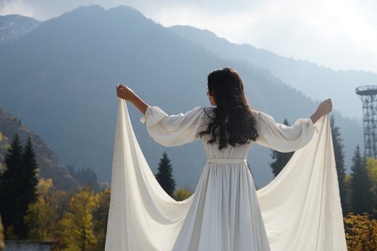 Woman Fashion Dress Back Girl - Aidarski / Pixabay